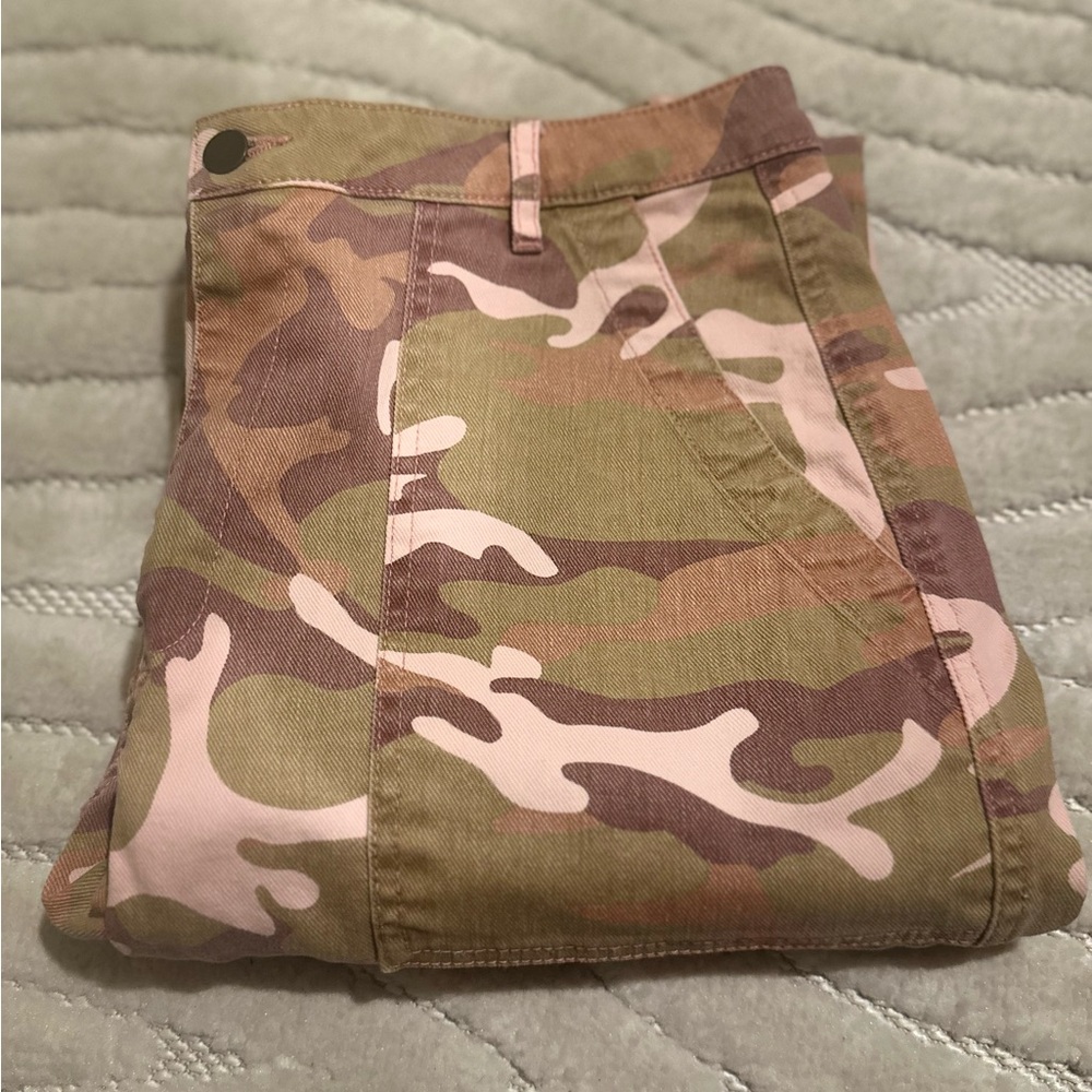Hollister Camo Ultra High-Rise Mom Jean
